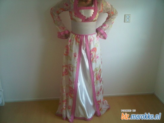 Hayat Sousia mode rozecreme jurk