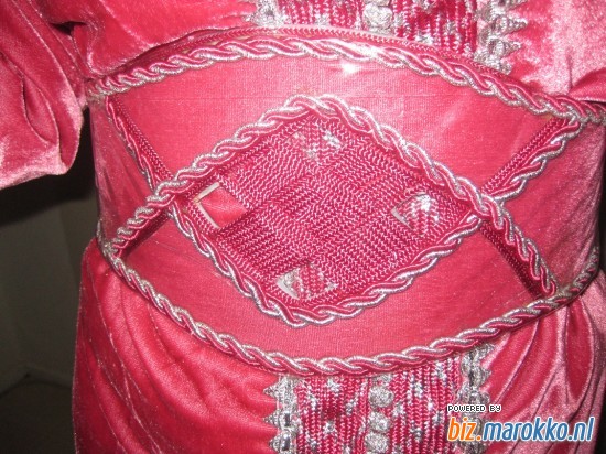 Romaisa jurken Roze mobra kaftan riem
