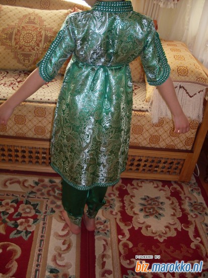 verhuur of verkoop jurken groene jurk met broek voor 67 en 8 jarige