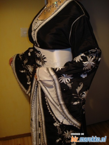 jurken te huur vanaf 40 euro zwart wit jurk
