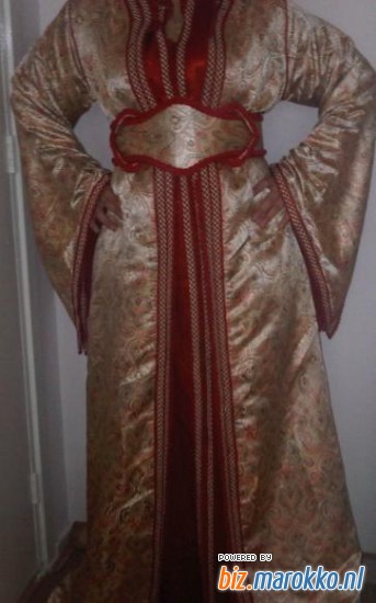 Touraya fashion 2010 rood met goude jurk