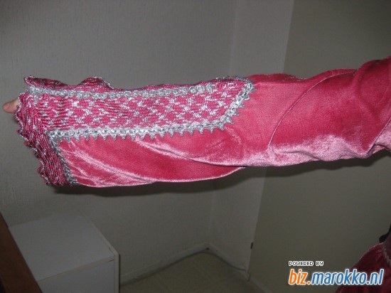 Romaisa jurken Roze mobra kaftan armen