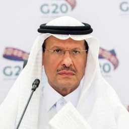 Saoedische minister niet bezorgd over Omicron-variant en olievraag
