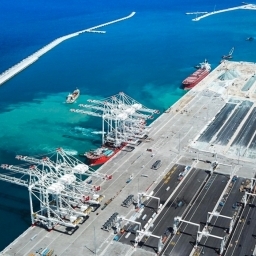 Haven Tanger-Med overstijgt cargo-activiteiten Spaanse havens