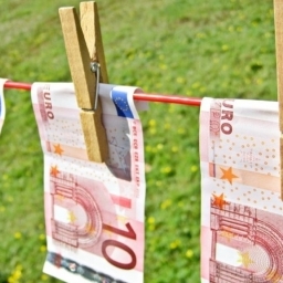 FATF: Marokko blijft op watchlist voor witwassen en terrorismefinanciering