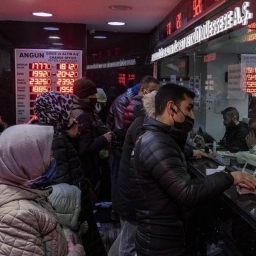 Turkse lira krabbelt verder op