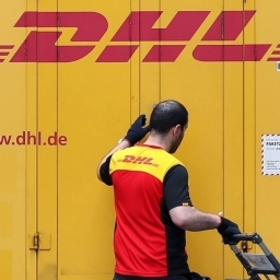 Bonden en DHL akkoord over nieuwe cao pakketbezorgers