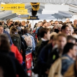 CBS: anderhalf keer zoveel passagiers Nederlandse luchthavens